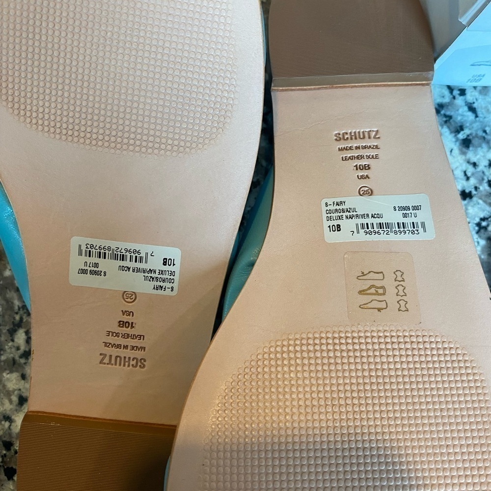 SCHUTZ
Leather Slides brand new in box